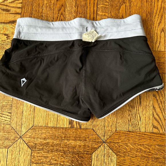 Ivivva black white and purple reversible swim shorts. (Size 6) - Picture 4 of 10